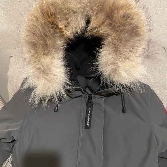 Authentic Canada Goose parka with real fur trim - Picture 2 of 6